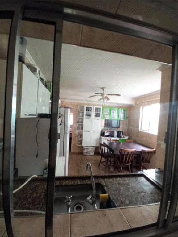 Sobrado 157m², 4 dormitórios, 1 suíte e 2 vagas de garagem