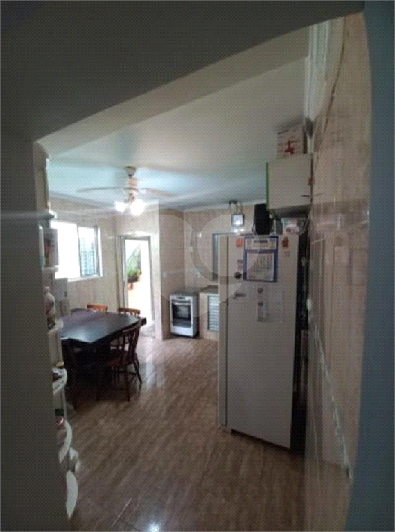 Sobrado 157m², 4 dormitórios, 1 suíte e 2 vagas de garagem
