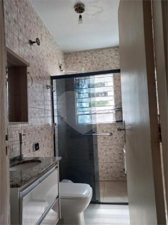 Sobrado 157m², 4 dormitórios, 1 suíte e 2 vagas de garagem