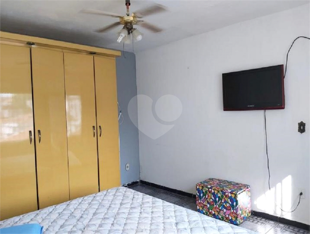 Sobrado 157m², 4 dormitórios, 1 suíte e 2 vagas de garagem