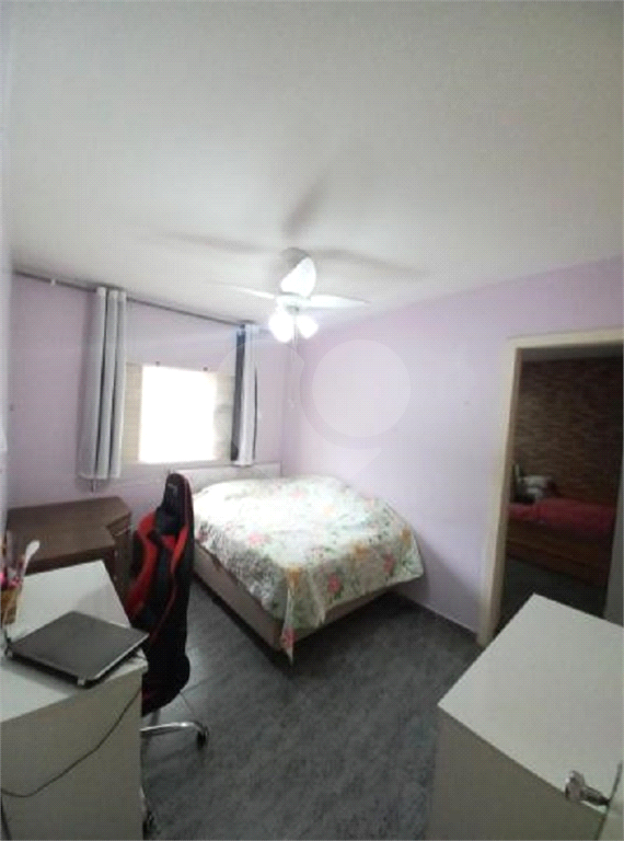 Sobrado 157m², 4 dormitórios, 1 suíte e 2 vagas de garagem