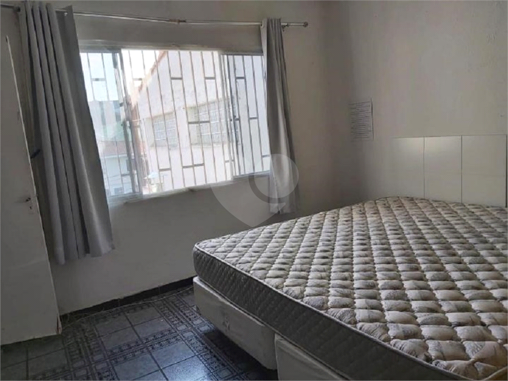 Sobrado 157m², 4 dormitórios, 1 suíte e 2 vagas de garagem