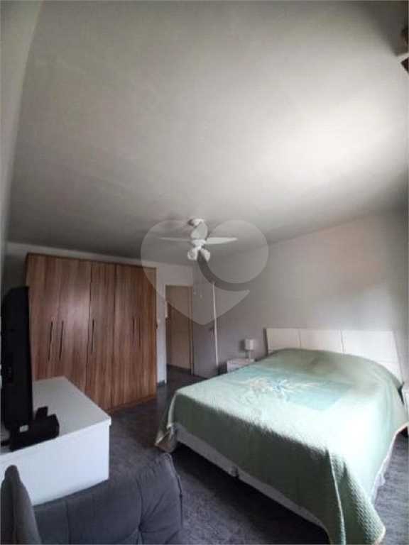 Sobrado 157m², 4 dormitórios, 1 suíte e 2 vagas de garagem
