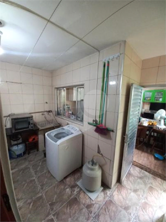 Sobrado 157m², 4 dormitórios, 1 suíte e 2 vagas de garagem