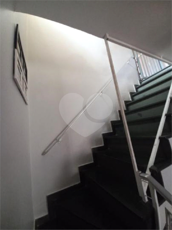 Sobrado 157m², 4 dormitórios, 1 suíte e 2 vagas de garagem