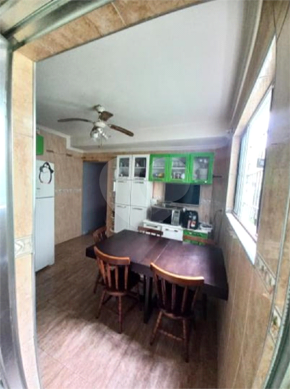 Sobrado 157m², 4 dormitórios, 1 suíte e 2 vagas de garagem