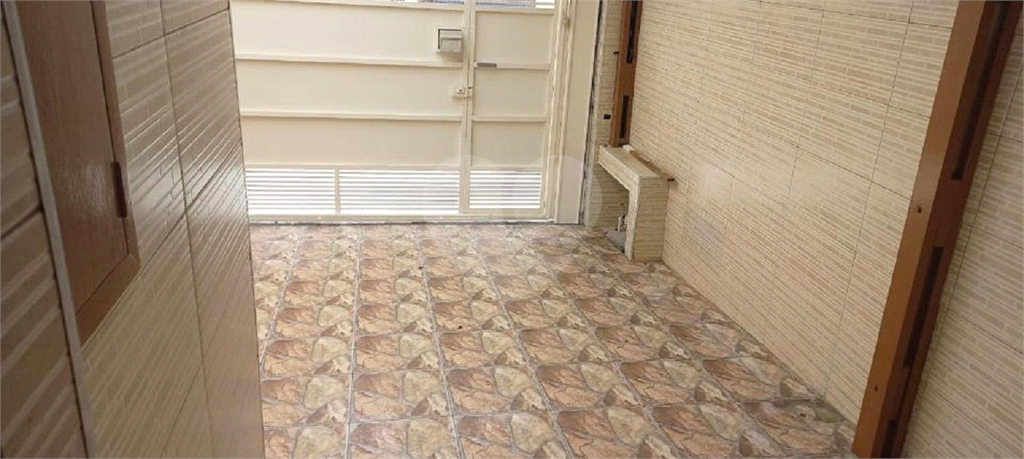 Sobrado 157m², 4 dormitórios, 1 suíte e 2 vagas de garagem
