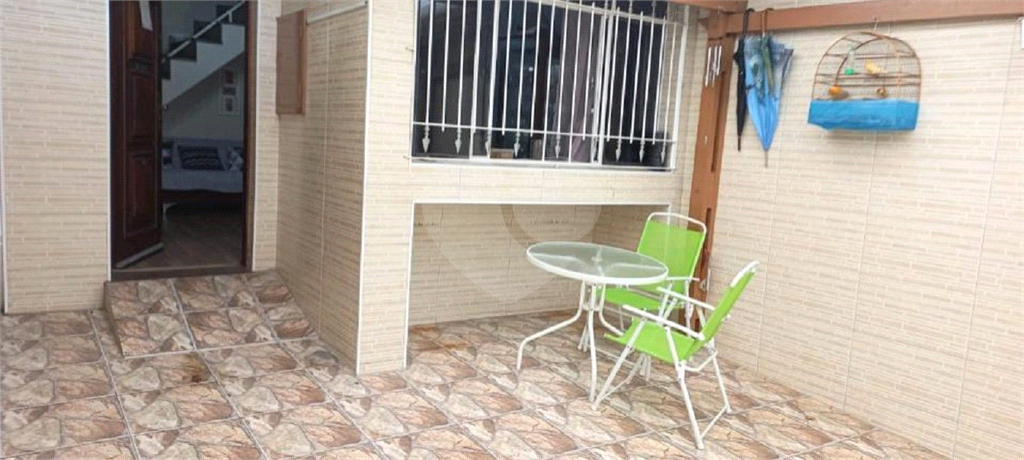 Sobrado 157m², 4 dormitórios, 1 suíte e 2 vagas de garagem