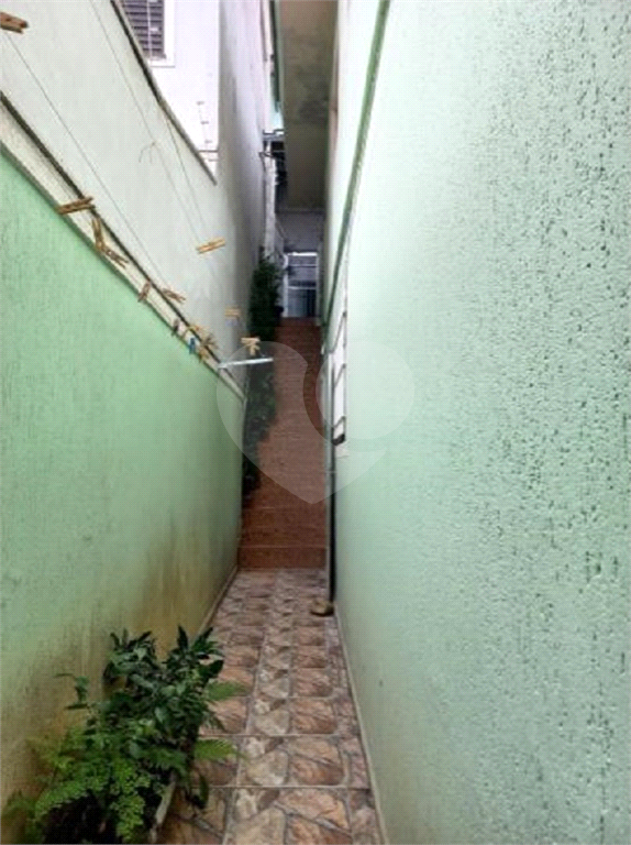 Sobrado 157m², 4 dormitórios, 1 suíte e 2 vagas de garagem