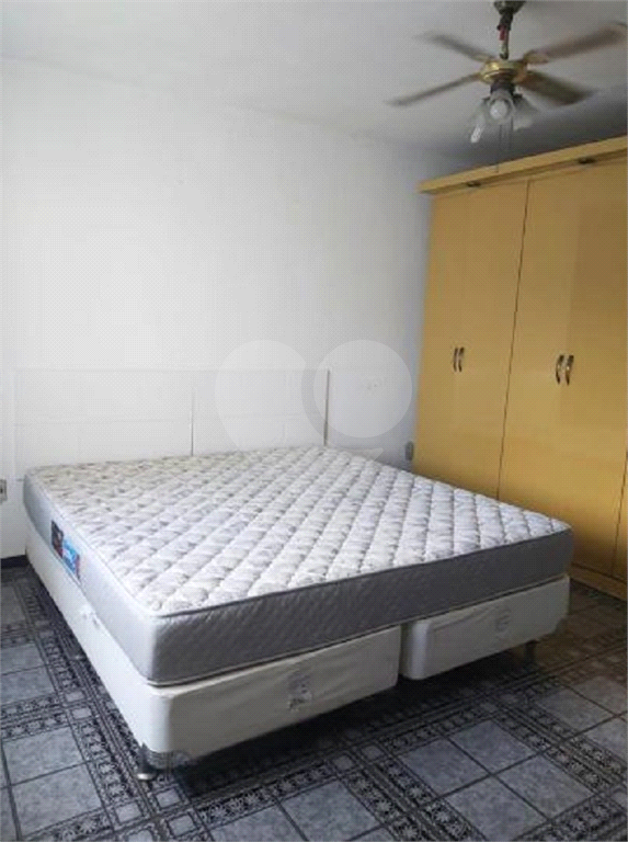 Sobrado 157m², 4 dormitórios, 1 suíte e 2 vagas de garagem