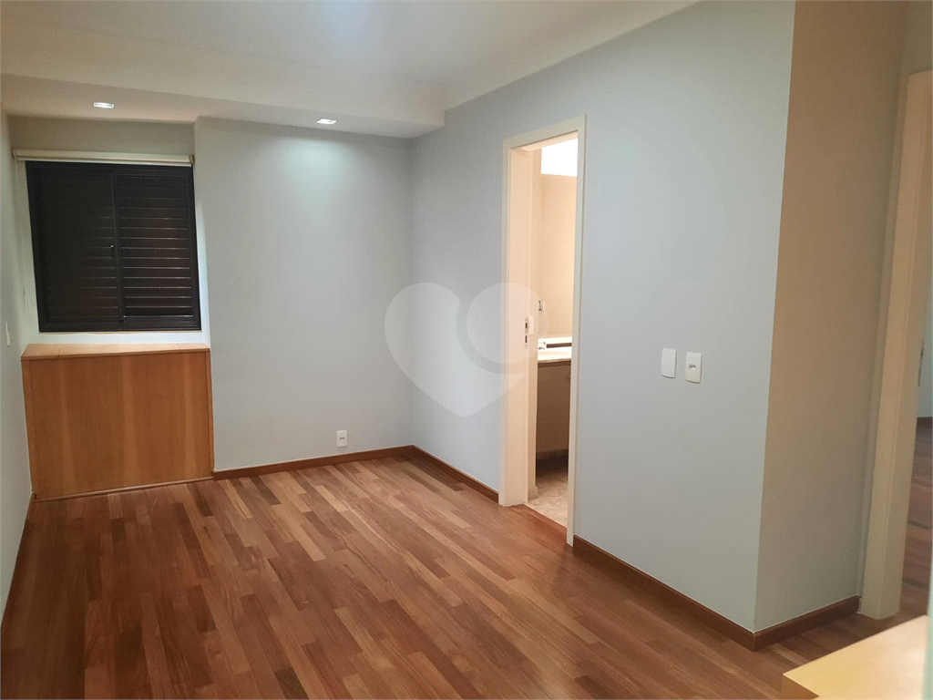 APARTAMENTO À VENDA EM PERDIZES, REFORMADO, COM 2 QUARTOS E  3 VAGAS.