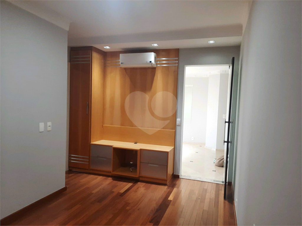 APARTAMENTO À VENDA EM PERDIZES, REFORMADO, COM 2 QUARTOS E  3 VAGAS.