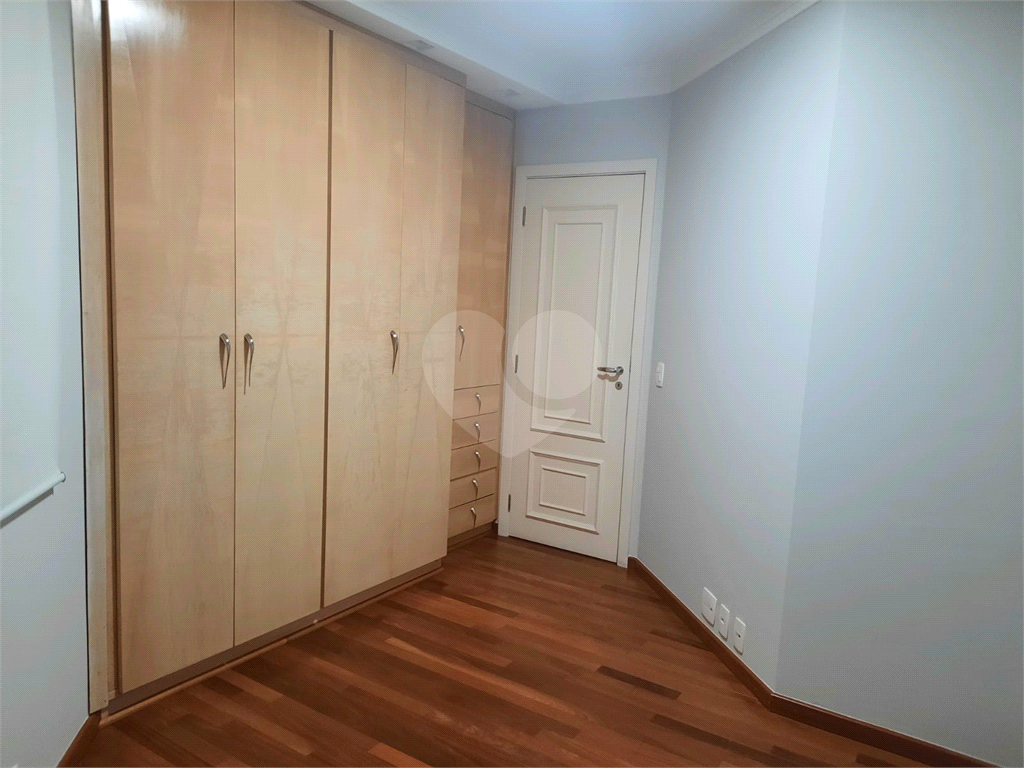 APARTAMENTO À VENDA EM PERDIZES, REFORMADO, COM 2 QUARTOS E  3 VAGAS.