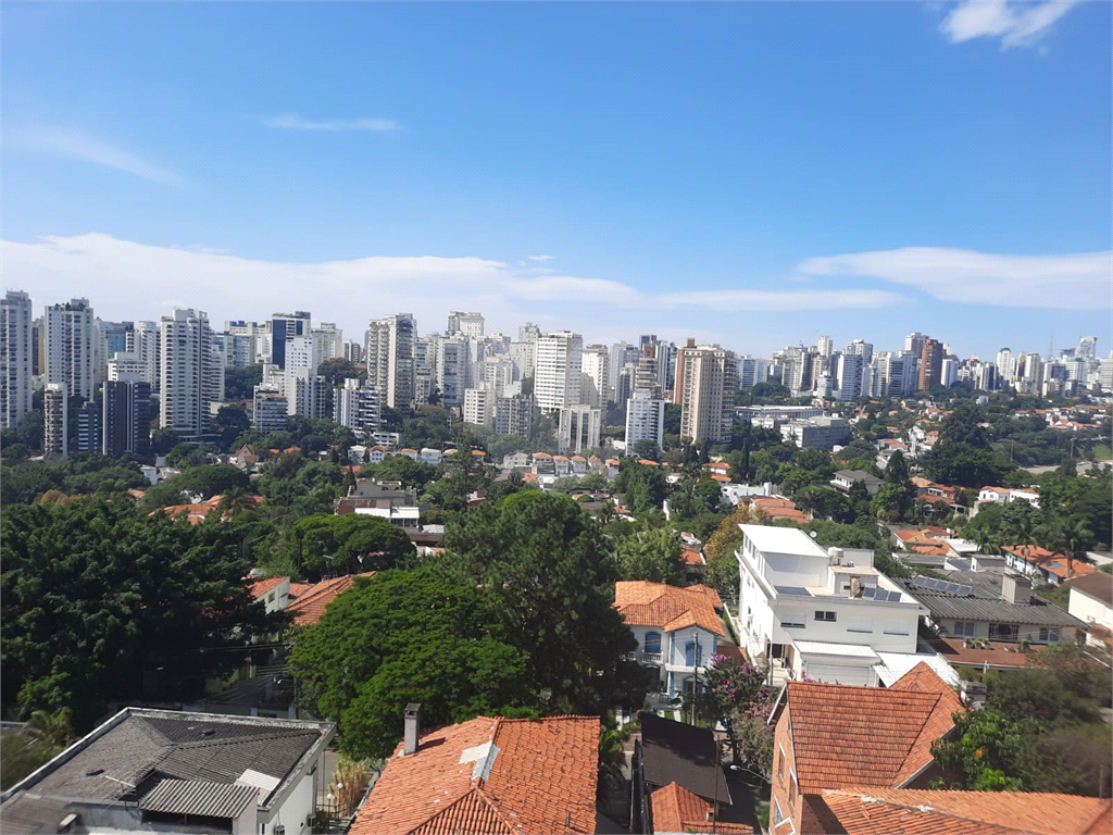 APARTAMENTO À VENDA EM PERDIZES, REFORMADO, COM 2 QUARTOS E  3 VAGAS.