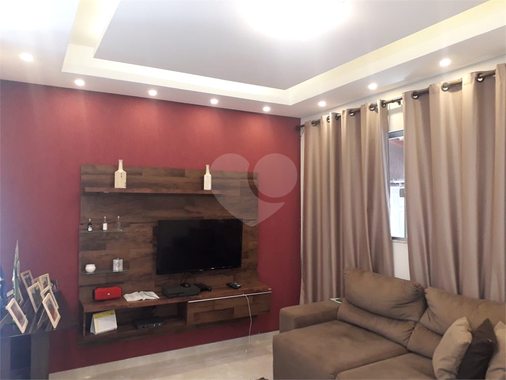 Casa à venda com 2 quartos, 74m² - Foto 2