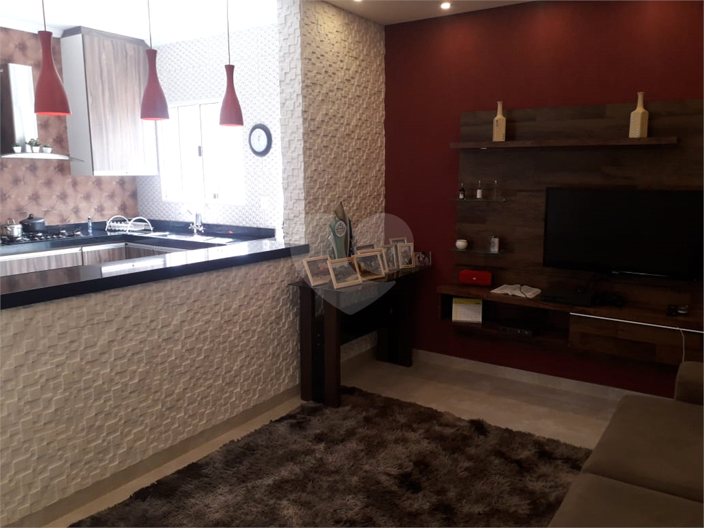 Casa à venda com 2 quartos, 74m² - Foto 1