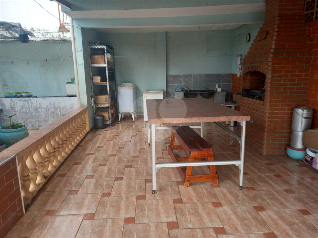 Sobrado à venda com 2 quartos, 200m² - Foto 23