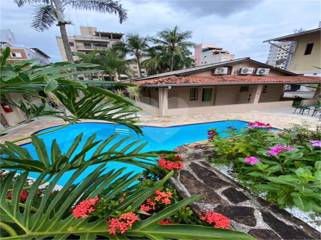 Casa
Comercial Enseada Área Útil: 800 m²