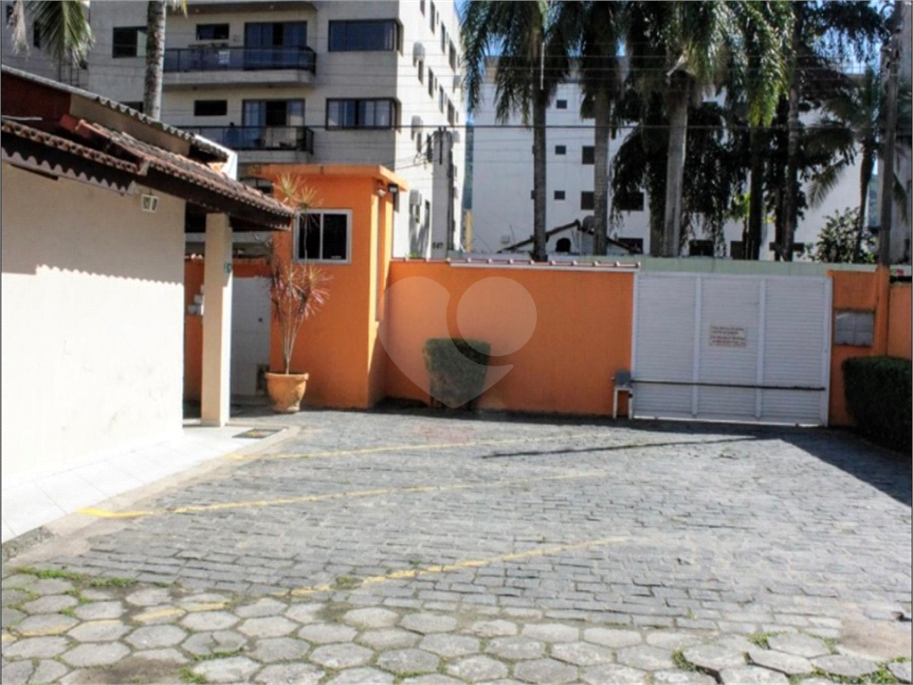 Casa
Comercial Enseada Área Útil: 800 m²