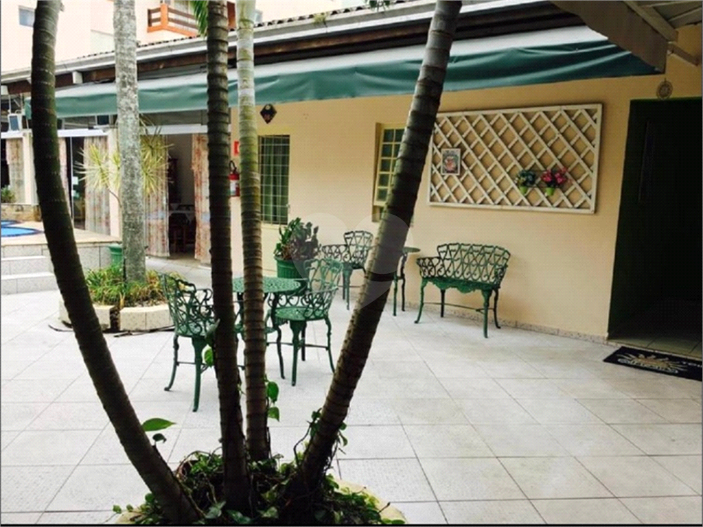 Casa
Comercial Enseada Área Útil: 800 m²