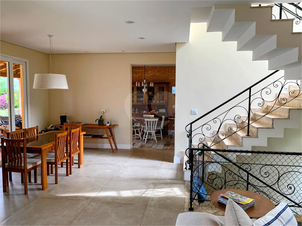 Ecelente casa com arquitetura assinada por Marília Richieri inspirada nas casas italianas da região 