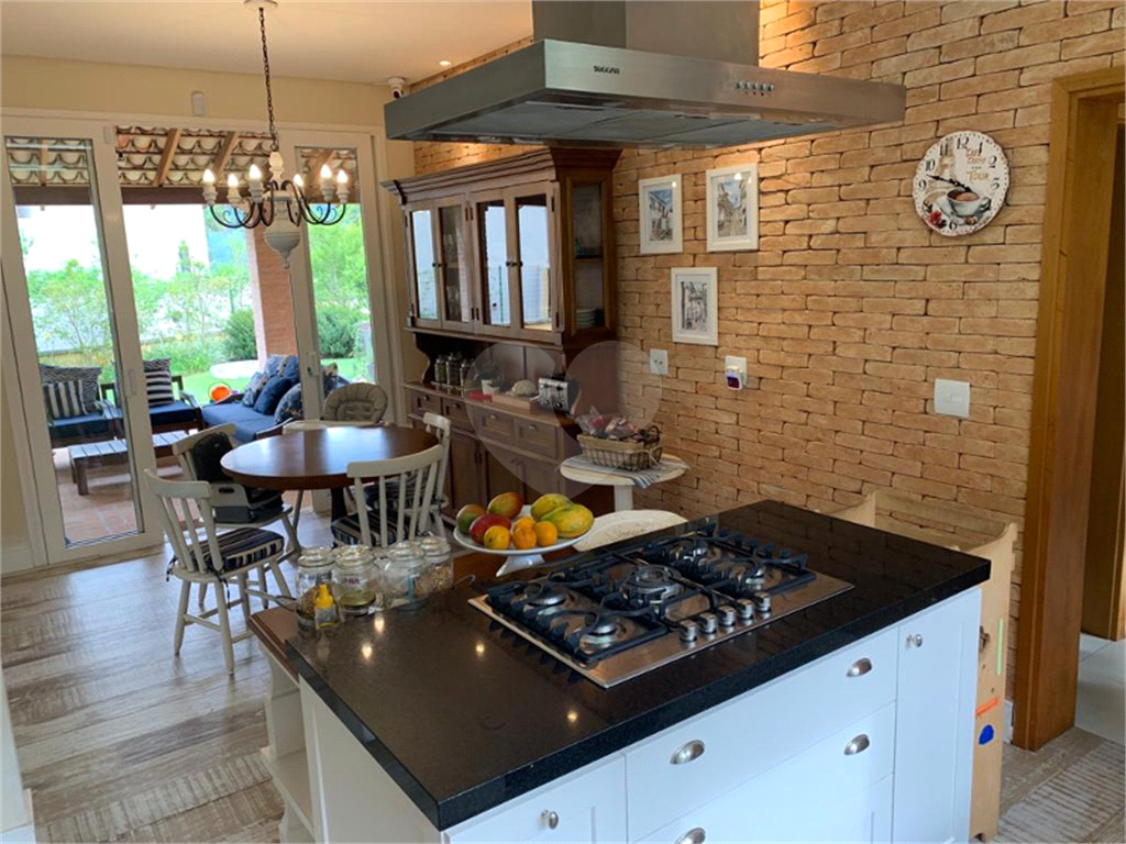 Ecelente casa com arquitetura assinada por Marília Richieri inspirada nas casas italianas da região 
