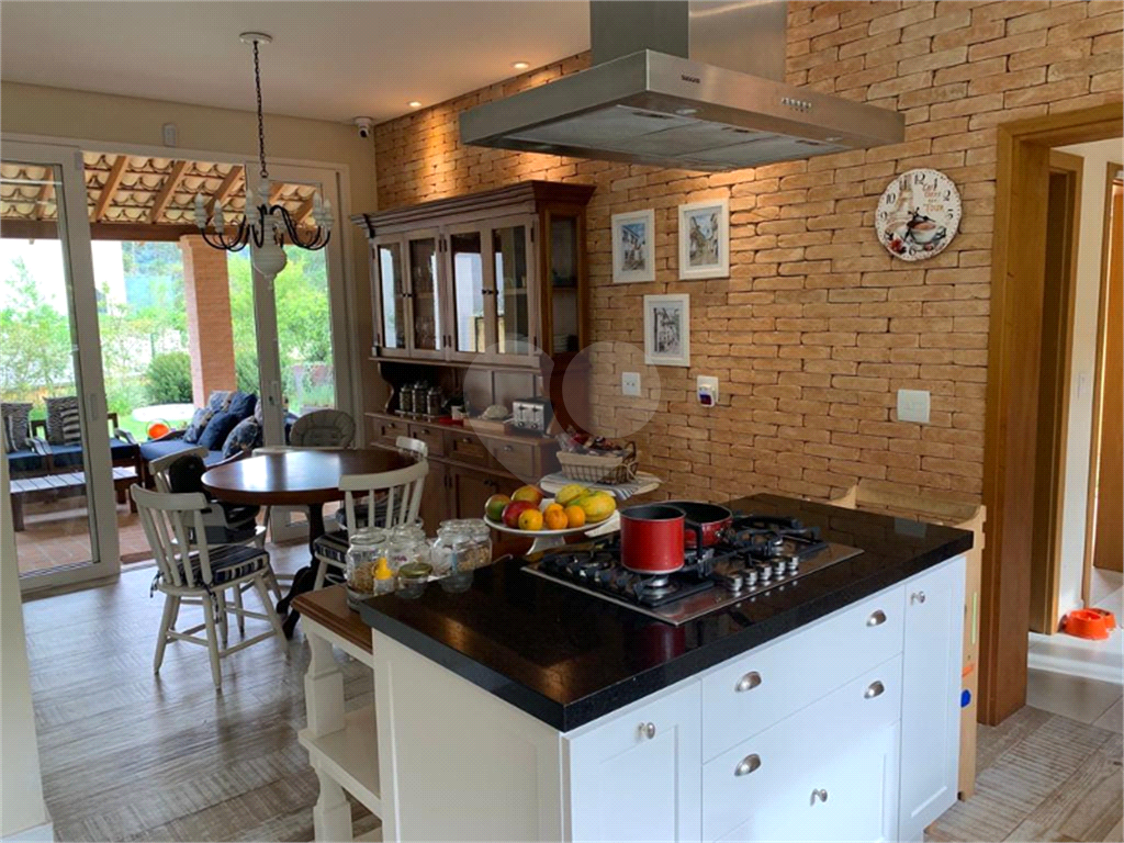 Ecelente casa com arquitetura assinada por Marília Richieri inspirada nas casas italianas da região 