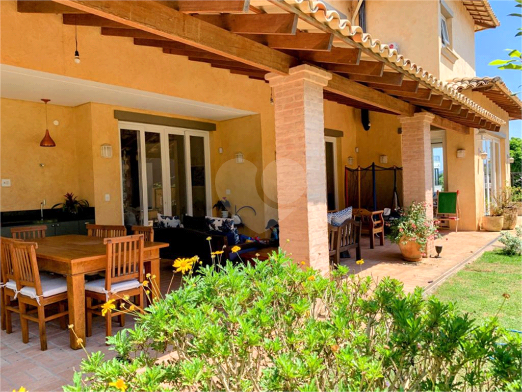 Ecelente casa com arquitetura assinada por Marília Richieri inspirada nas casas italianas da região 