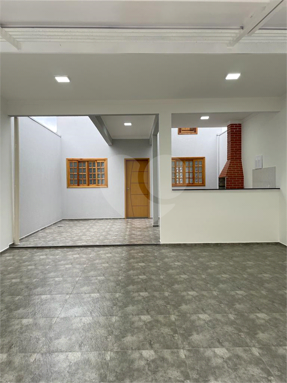 Casa à venda e aluguel com 3 quartos, 118m² - Foto 1