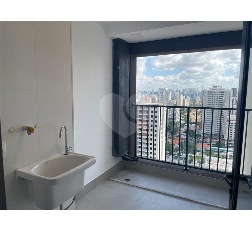 APARTAMENTO em CAMPO BELO