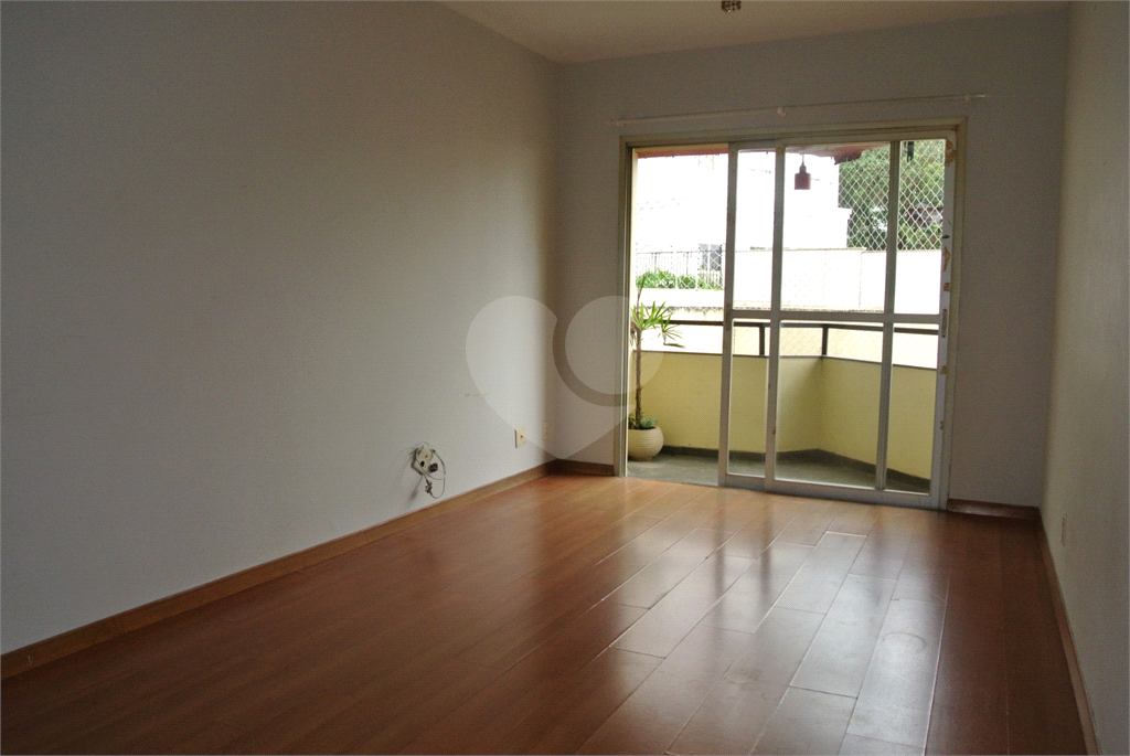 Apartamento à venda com 3 quartos, 75m² - Foto 2