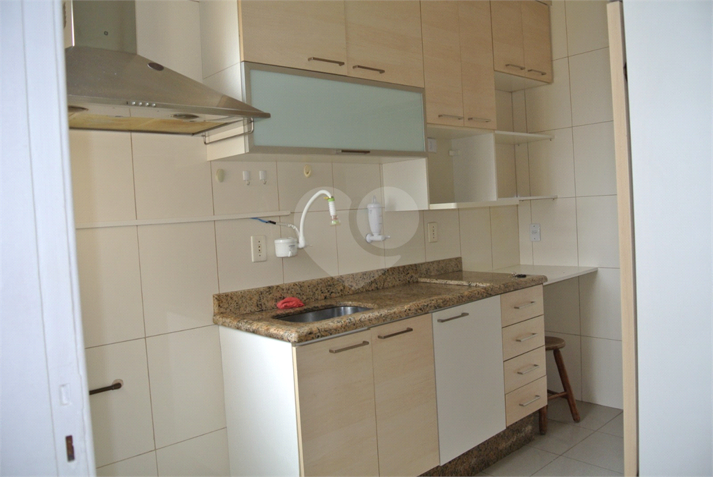 Apartamento à venda com 3 quartos, 75m² - Foto 15