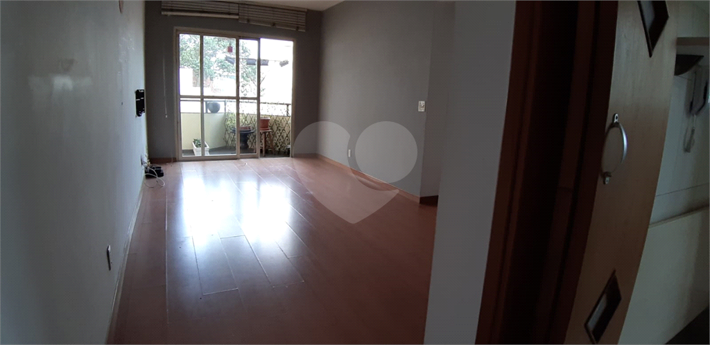 Apartamento à venda com 3 quartos, 75m² - Foto 1