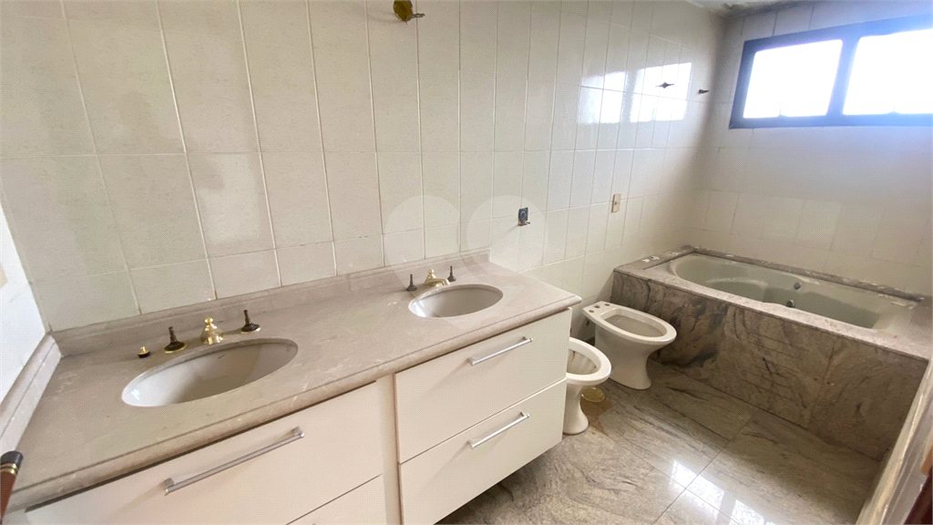 AMPLA COBERTURA  DUPLEX COM PISCINA E SAUNA