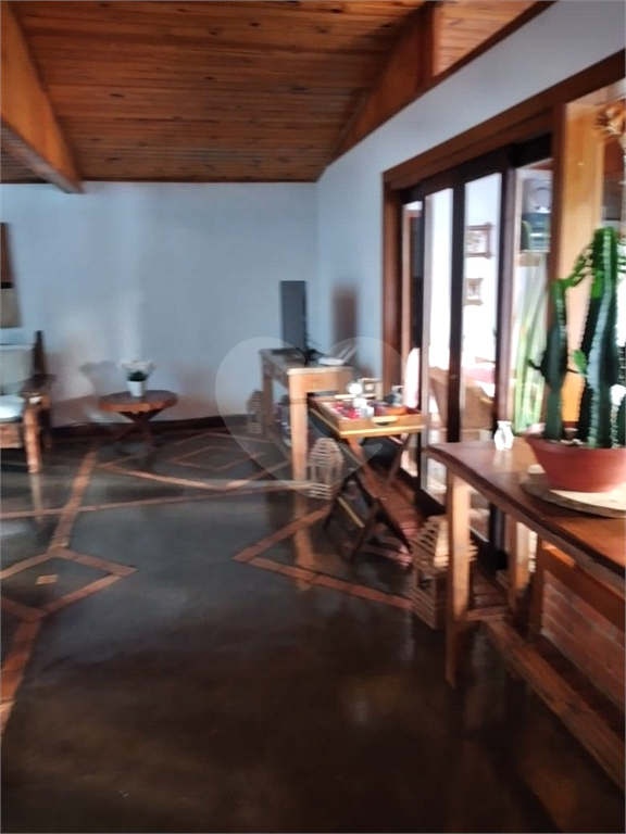 Linda Casa no km  50.5 da raposo Tavares 