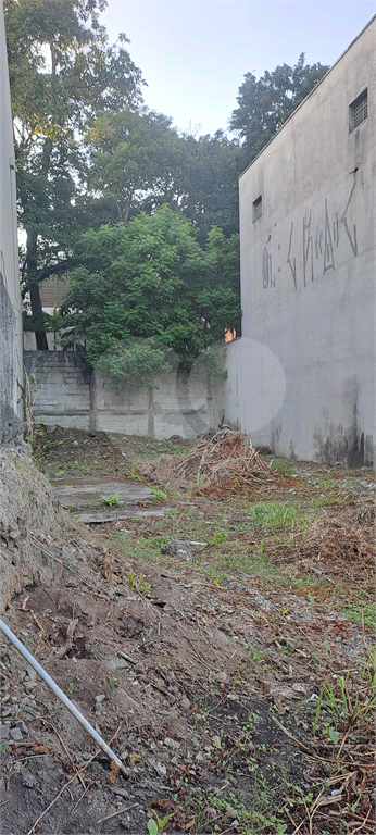 Terreno muito bem localizado com 180m² no bairro do Tremembé 