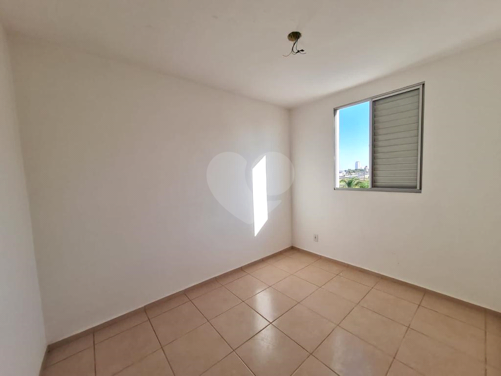 Apartamento à venda com 2 quartos, 42m² - Foto 2