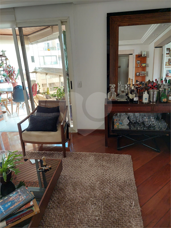 APARTAMENTO em MORUMBI