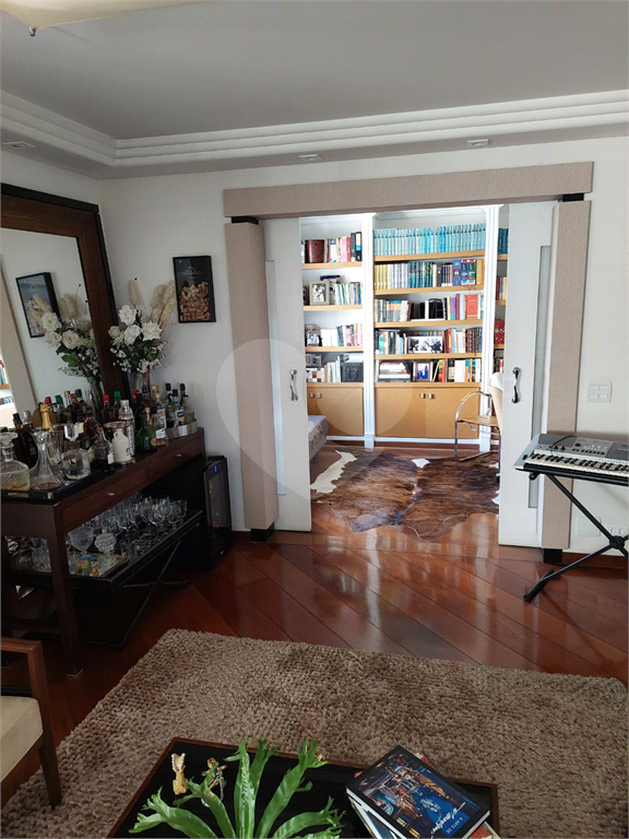 APARTAMENTO em MORUMBI
