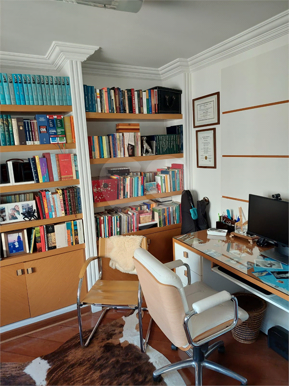 APARTAMENTO em MORUMBI