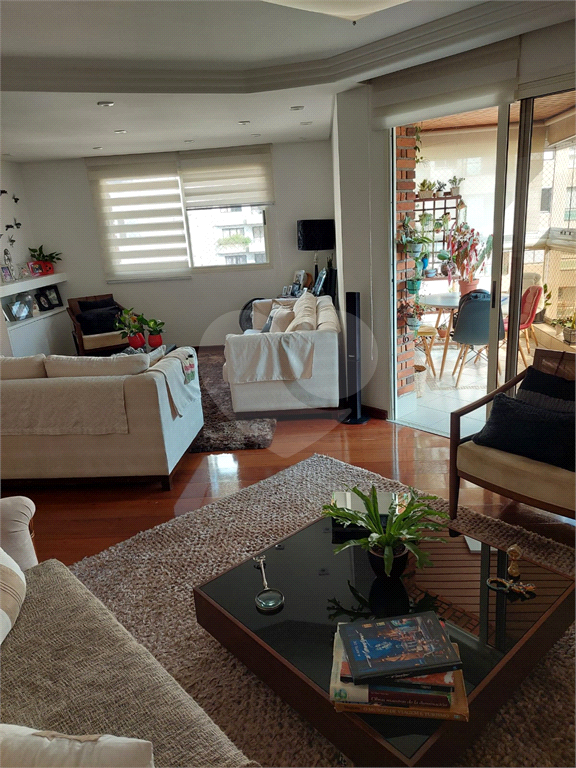 APARTAMENTO em MORUMBI