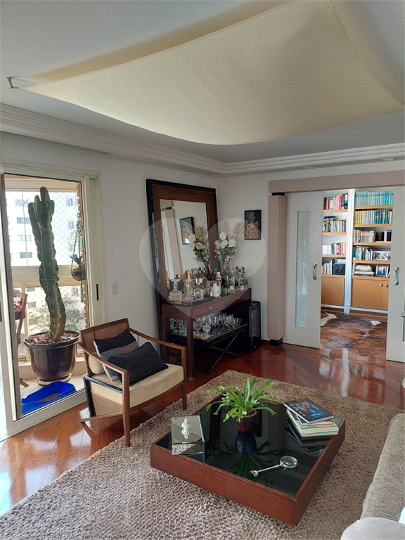 APARTAMENTO em MORUMBI