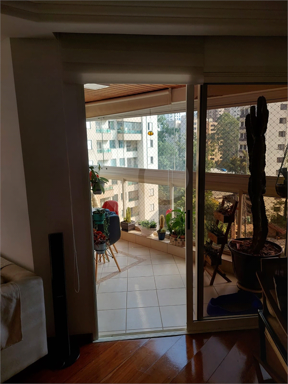 APARTAMENTO em MORUMBI