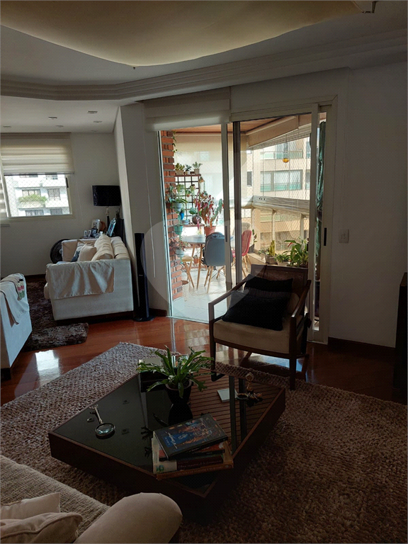 APARTAMENTO em MORUMBI