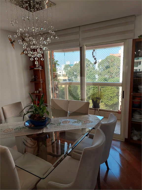 APARTAMENTO em MORUMBI