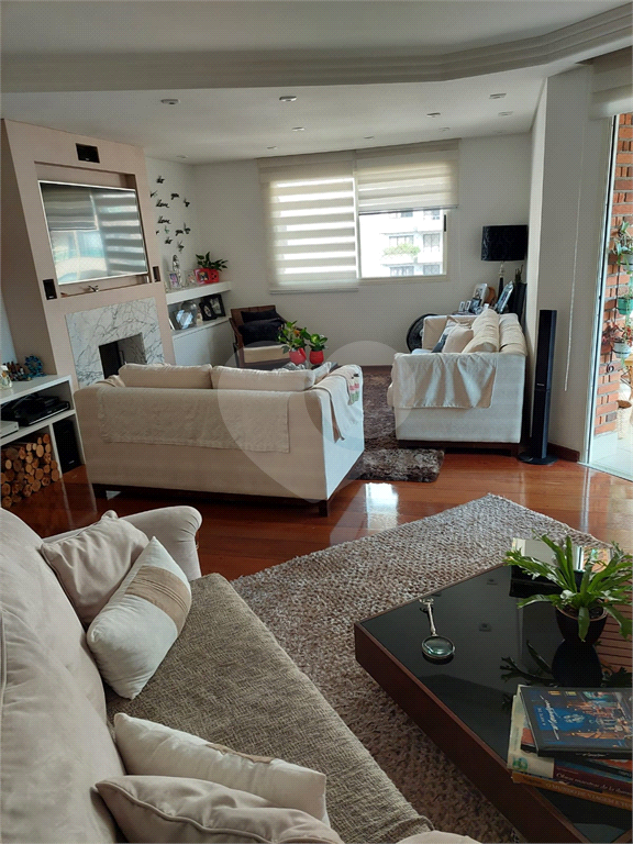 APARTAMENTO em MORUMBI
