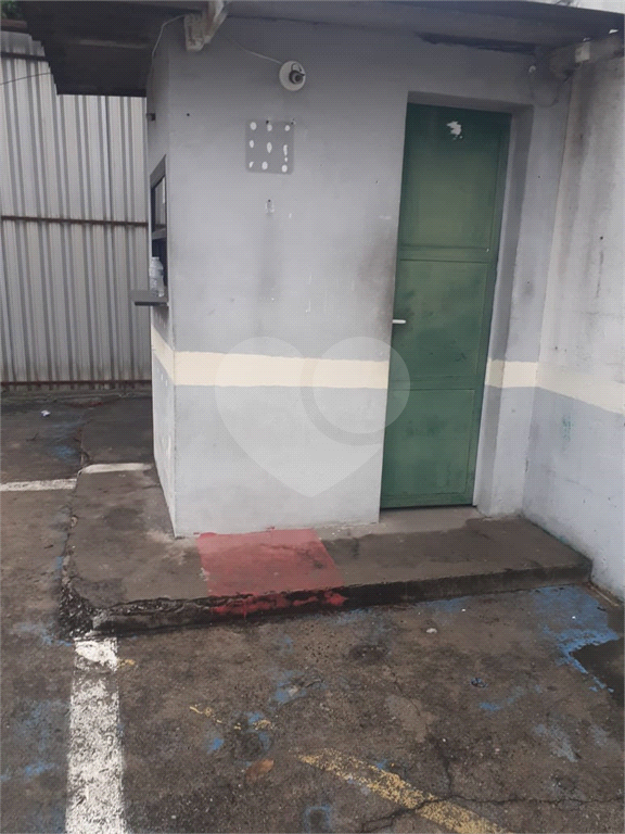estacionamento com 600 metros