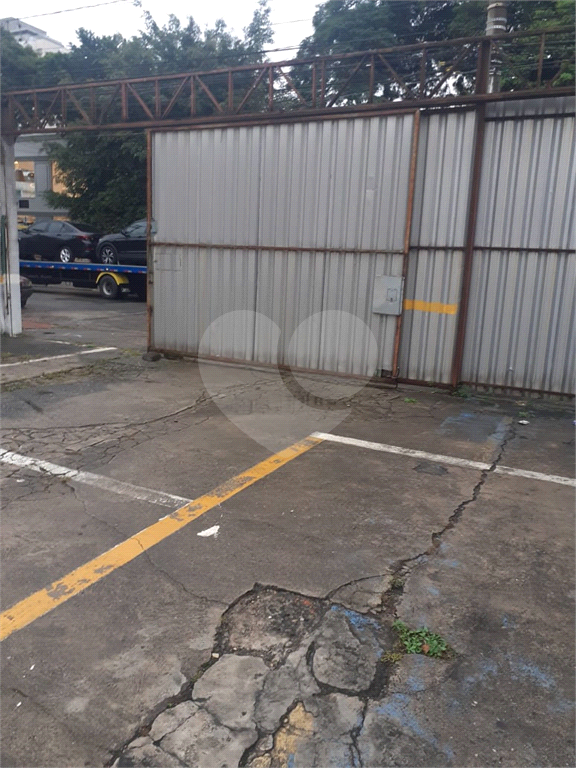 estacionamento com 600 metros