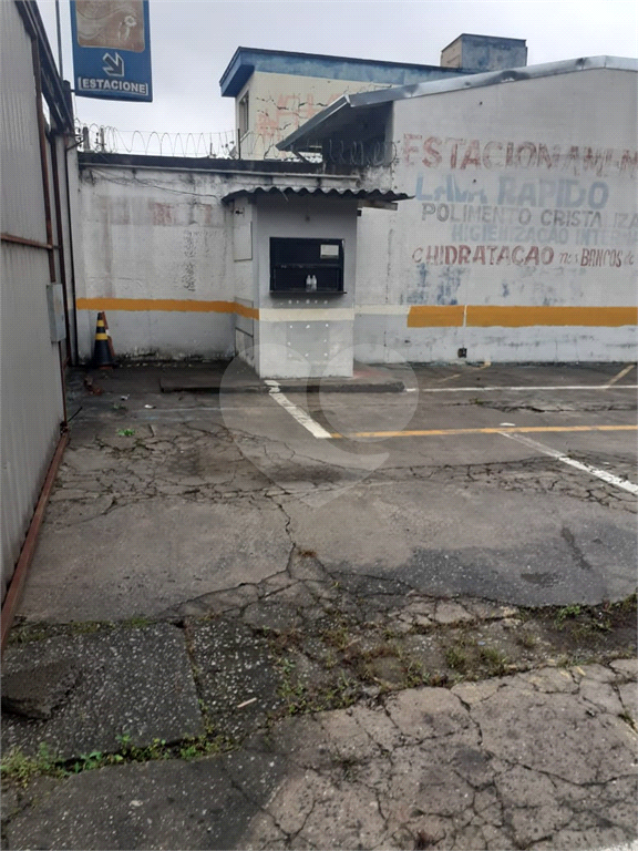 estacionamento com 600 metros
