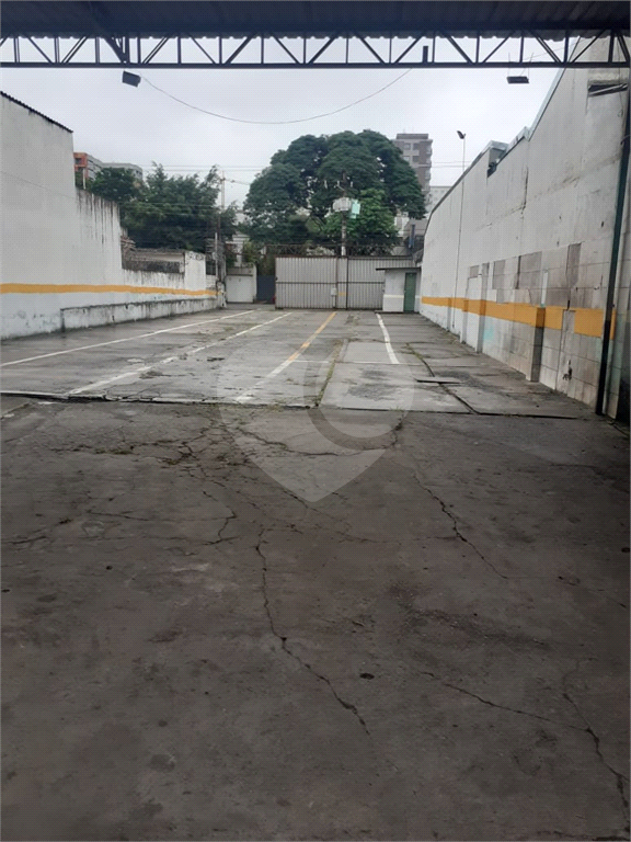 estacionamento com 600 metros